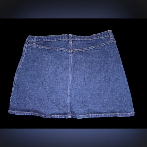 GAP denim skirt dark wash button up  size 18, 99% cotton - Picture 2 of 4
